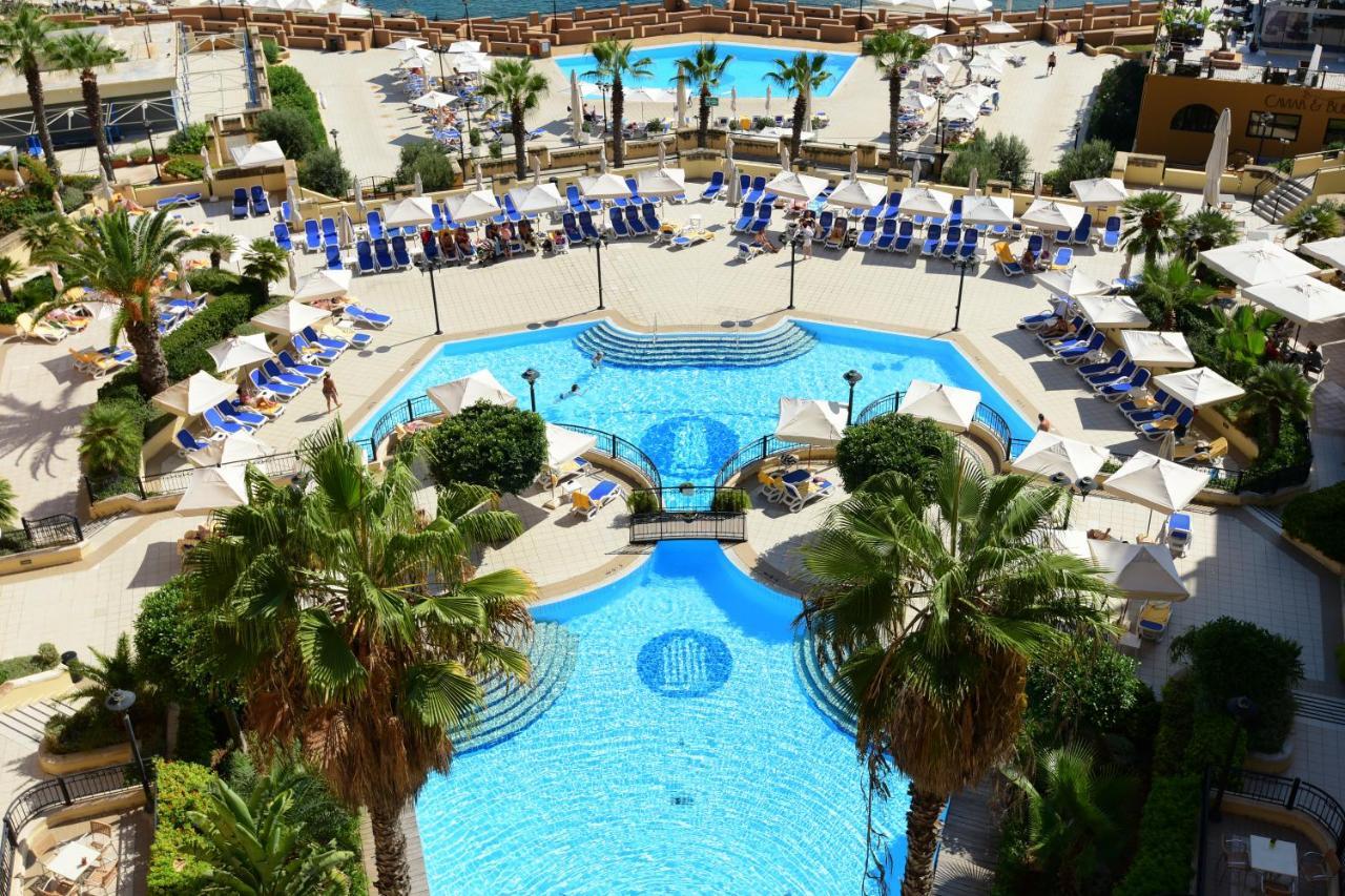 Отель Corinthia St George'S Bay Сент Джулианс Экстерьер фото The pool at the Hilton Athens