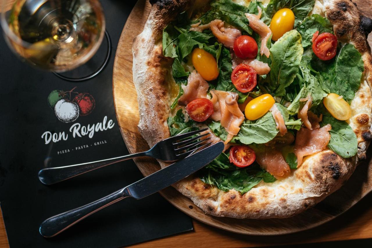 Отель Corinthia St George'S Bay Сент Джулианс Экстерьер фото Dou Royale Pizza