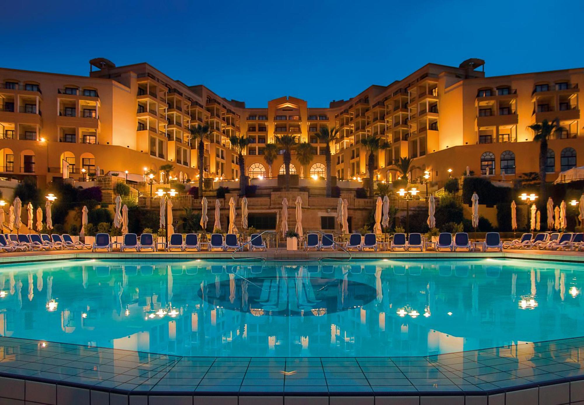 Отель Corinthia St George'S Bay Сент Джулианс Экстерьер фото The Royal Hotel