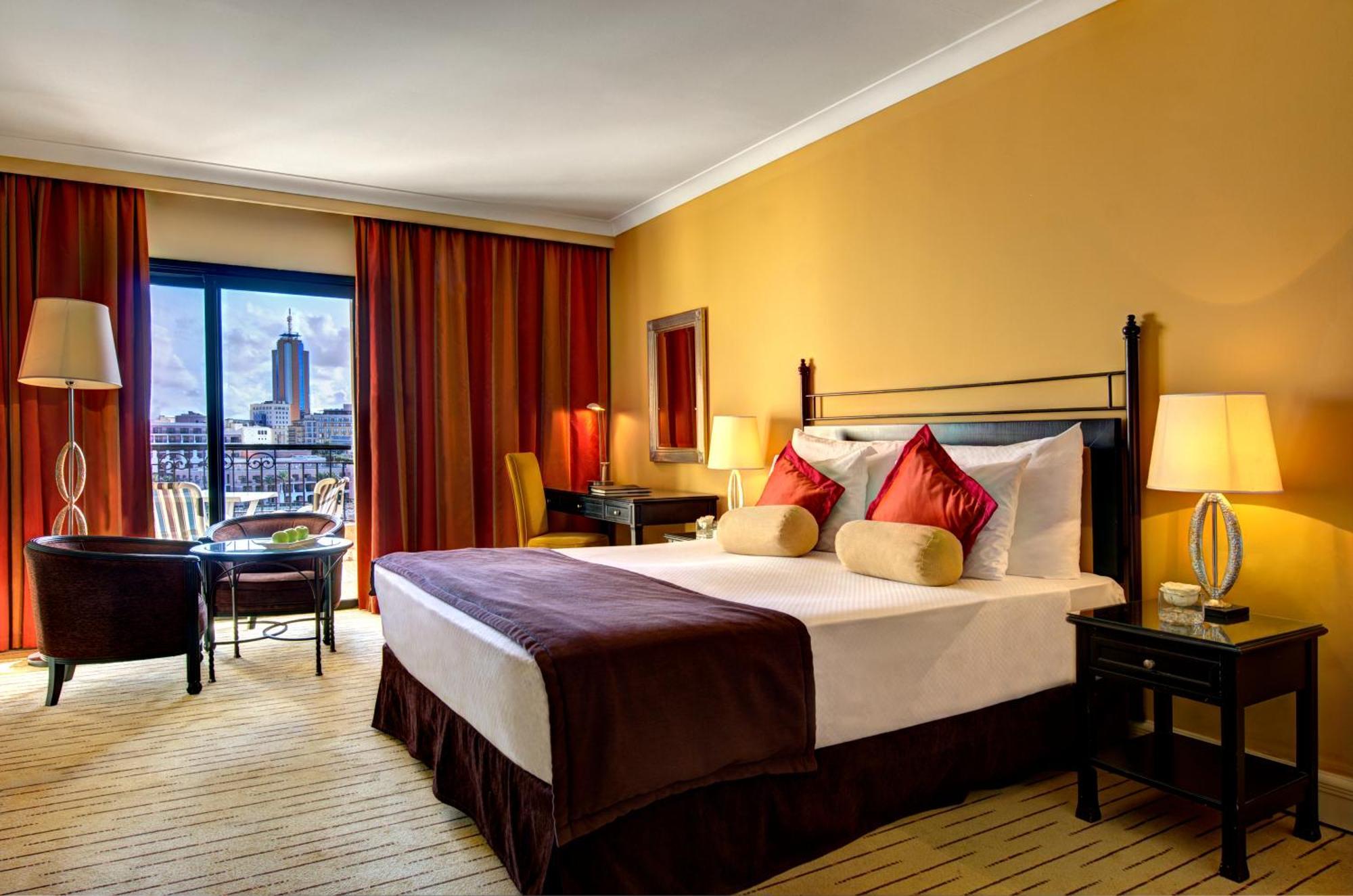 Отель Corinthia St George'S Bay Сент Джулианс Номер фото A room at the InterContinental Hotel, Vienna